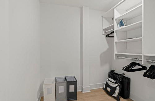 Charming LUXE 1BR, Free Parking, Kitchen and Laundry - Foto 35