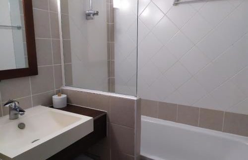 À COTÉ DE LA BAIE DE CANCHE-Appt 4pers-Linge compris-Lits faits-1CHB 1 lit double-1CABINE 1 lit superposé-2SDB-piscine-parking-boulodrome-tennis - Foto 12