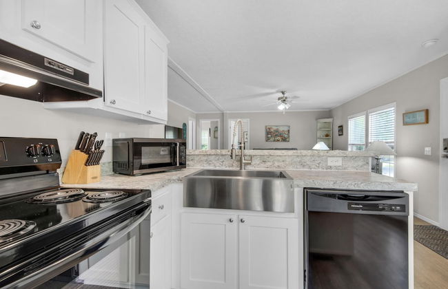 Beachin' Fun - Photo 6