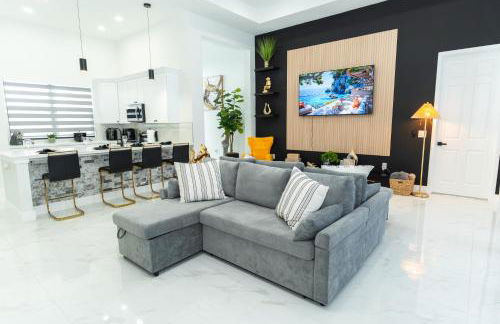 Designer Villa with Heated Pool, BBQ, Firepit, Ideal for Families & Groups - Photo 61