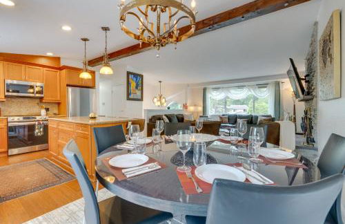 1 Mi to Lake, Shared Hot Tub! Kenmore Retreat - Foto 7