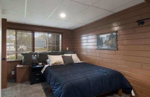 1BR Fife Lake Haven with Fire Pit & Hot Tub - Foto 12