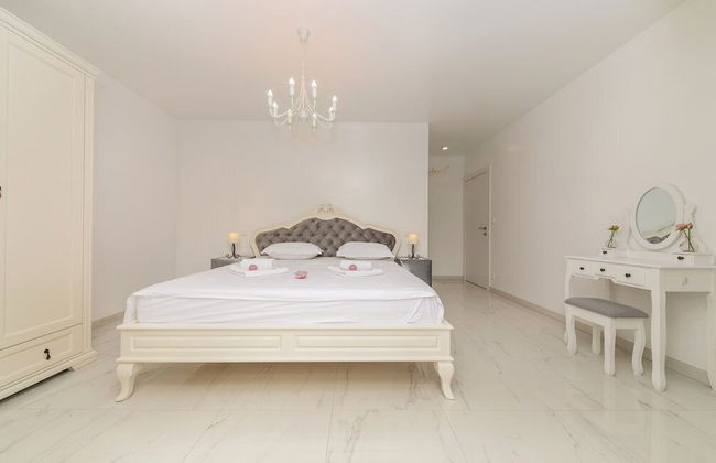 Beachfront Villa Baronessa with Pool - Photo 3