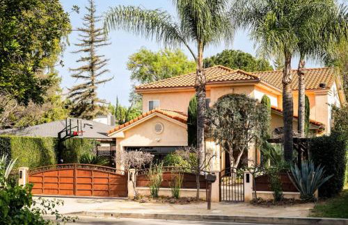 Sherman Oaks Home w Pool, Spa and Outdoor Kitchen - Foto 74