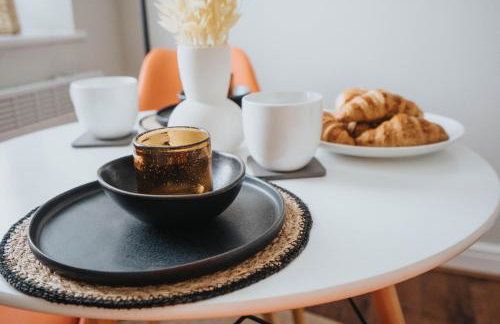 Cozy Waterfront Apartment - Free Parking & Wi-Fi - Photo 29