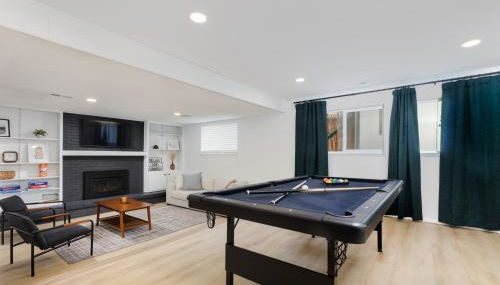 Spacious and Cozy 5 Bed 3 Bath Vacation House W 2 King 3 Queen! Sleep 12! 15Min to Red Rocks - Foto 4, Game Room