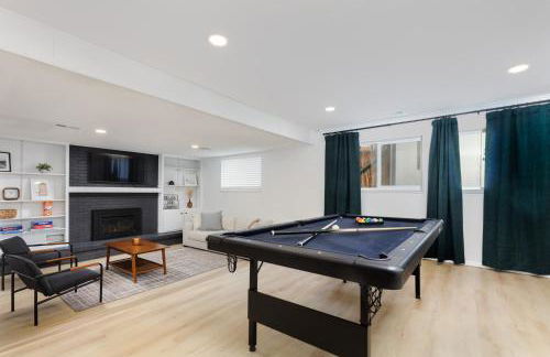 Spacious and Cozy 5 Bed 3 Bath Vacation House W 2 King 3 Queen! Sleep 12! 15Min to Red Rocks - Foto 4