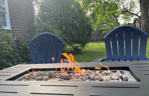 Serene single story, Grill, Fire Pit, fenced yard and Pet friendly stay - Foto 2