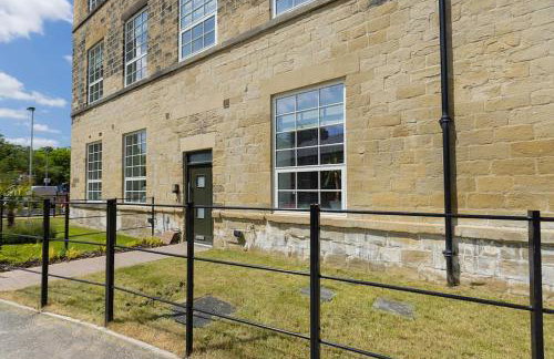 Grade II Mill Townhouse in Leeds with Free Parking which Sleeps 6 - Photo 4