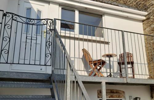 The Old Salt Store, 2 bed apartment with stunning river view - Photo 33