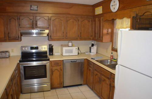 Spacious Beach House Steps to Sand - Foto 11