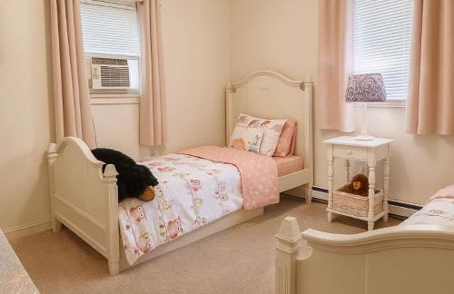 WOW!! Ultimate Pocono Retreat Hot Tub, Game Room, Fire Pit, Near Lakes & Hiking! - Foto 29