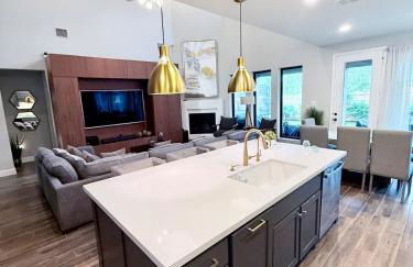 Luxury 5BR Retreat I Resort Access Near La Cantera - Foto 27