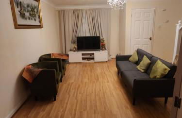 Captivating 3-Bed House in Kent - Photo 7