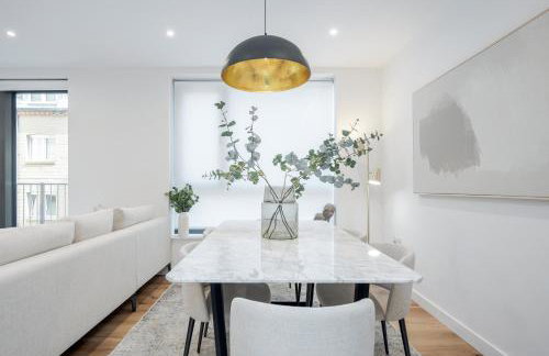 Luxury Central Mayfair Townhouse with A/C 3BR 3BA - Photo 7