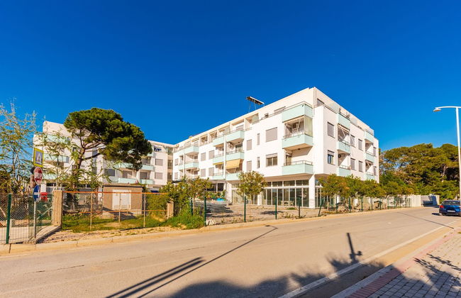 Wave Seaside Apartment - Photo 31