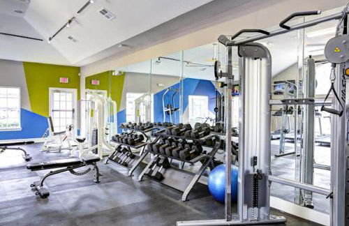 Spacious 2BR King Suites w Pool, Gym, Laundry - Close to Downtown - Foto 10