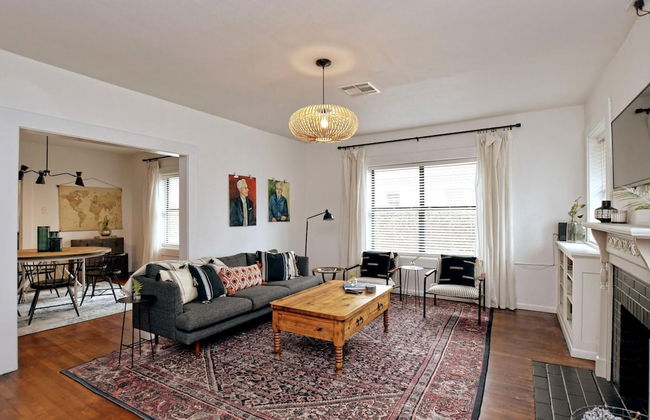 Newly Updated Cozy 1927 Uptown Tudor 4 min to Magnolia - Foto 2