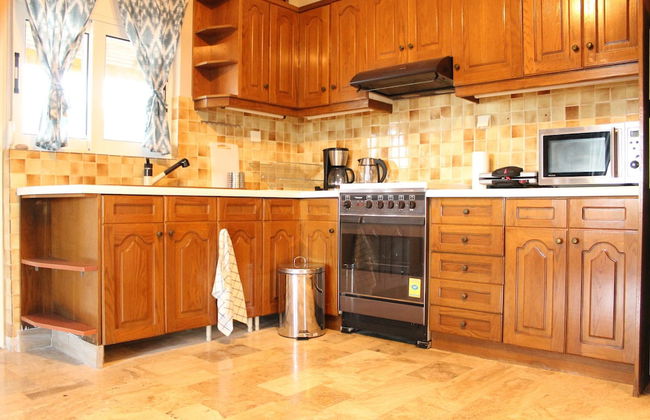 The House of Travelers - Photo 2