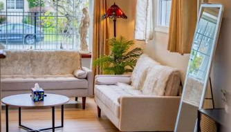 Peaceful Family Home with 3 Bedrooms and 2 Bathrooms - Photo 5