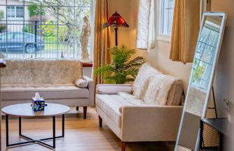 Peaceful Family Home with 3 Bedrooms and 2 Bathrooms - Photo 5