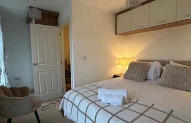 Kings Reach Slough nr Legoland and Ascot Stylish Homely House Sleeps Eight - Foto 35