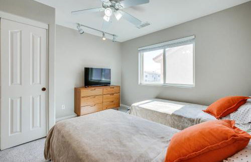 Large Las Vegas Home with Pool, Hot Tub and Game Room - Foto 29