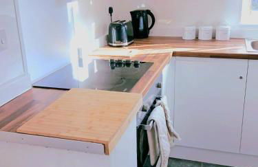 1 BR Corby Town Centre Contractors & Family Friendly - Photo 17