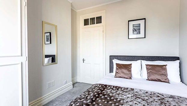 Serene 2BR - 3 Mins to Fulham Broadway - Foto 3, Habitación