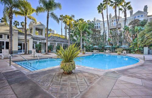 Serene Irvine Retreat with Heated Pool Access! - Foto 1