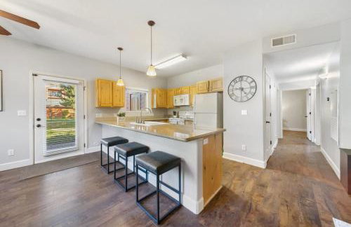 Condo with Sauna & Fitness Center, Extended Stay Savings - Foto 16