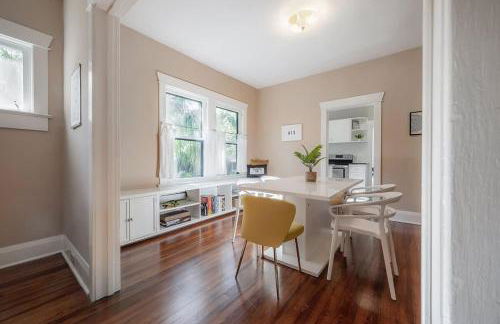 Historic & Cozy Bungalow by Downtown - Foto 12