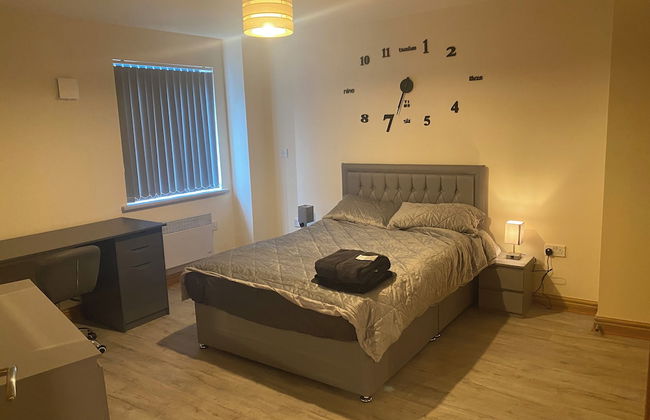 Whitworth Street Apartment in Manchester - Photo 3