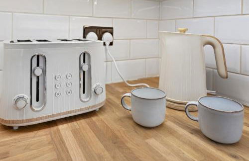 Luxurious 3 bed 1 Bath Stay Ideal for Families and Contractors - Photo 21