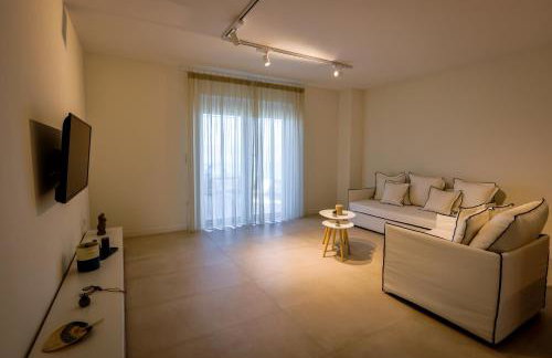 La Mer Bleue Beachfront Boutique Apartments - Photo 13