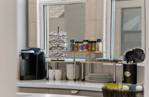 Stylish Phoenix Townhome - Foosball Table, Laundry, Parking! - Foto 12