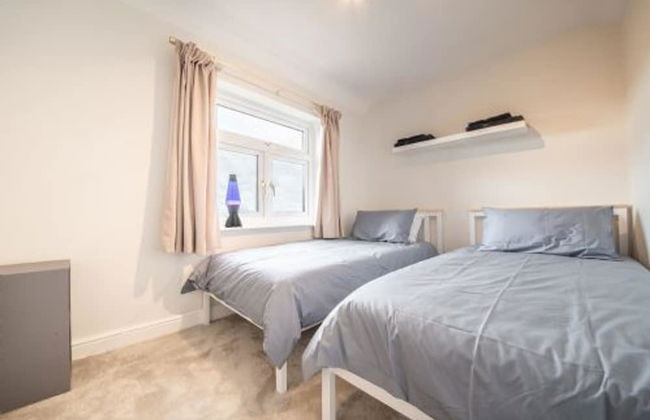 Host Stay Corner Cottage - Photo 10