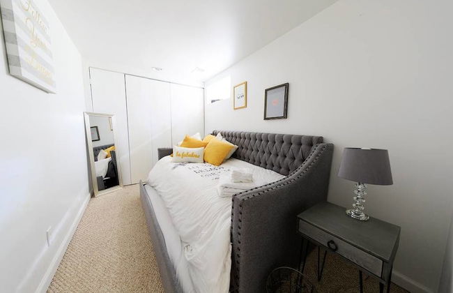 Argyle Basement Elegant 1 BR and Sofabed - Photo 2