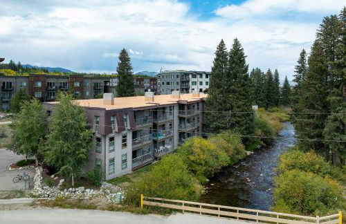 Ski Town Hideaway | Fireplace + Walk to Downtown - Foto 39