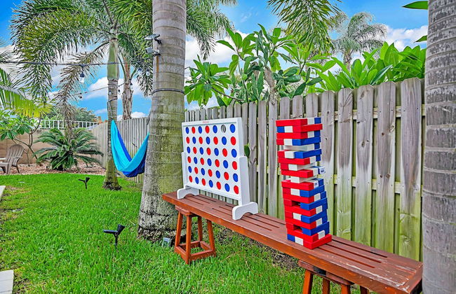 Urban Oasis W/hot Tub, Heated Pool And Private Movie Theater 2 Bedroom Home by RedAwning - Foto 54