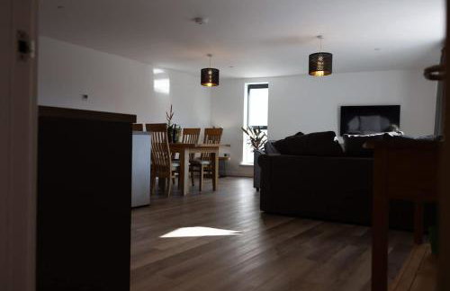 Cozy City Stay 2BR with Sofa Bed - Photo 14