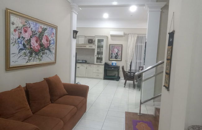 Villa Kota Bunga Camelia - Foto 22