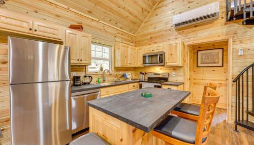 Hike and Fish Marlinton Cabin with Fire Pit and Views! - Foto 3