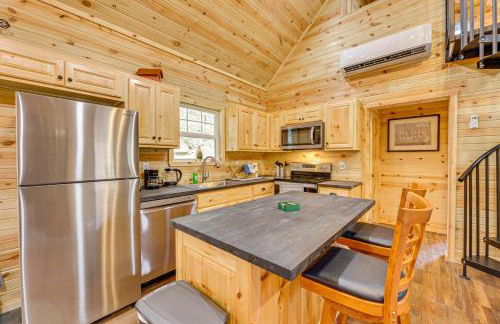 Hike and Fish Marlinton Cabin with Fire Pit and Views! - Foto 3