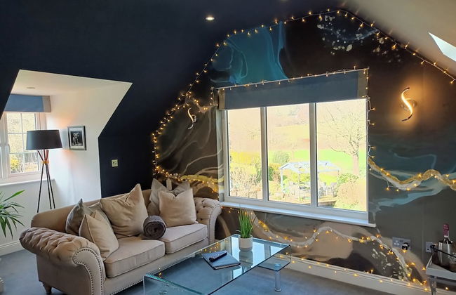 Romantic Chalet- Hot Tub- Games Room-stream-views - Foto 8