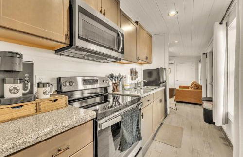 This is IT Cabin with a hot tub fire pit & indoor pool - Foto 10