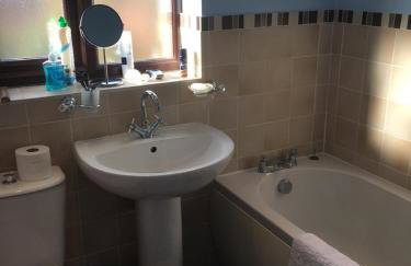 Quiet times away from city noise, but not too far! - Foto 31