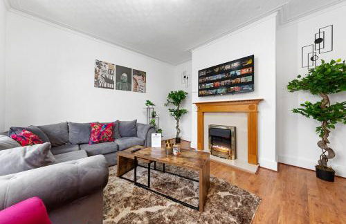 Spacious 3 beds home Close to Southampton GENERAL HOSPITAL - sleep 9 - Free Parking - Pool table - 2 Large TVs - Foto 8