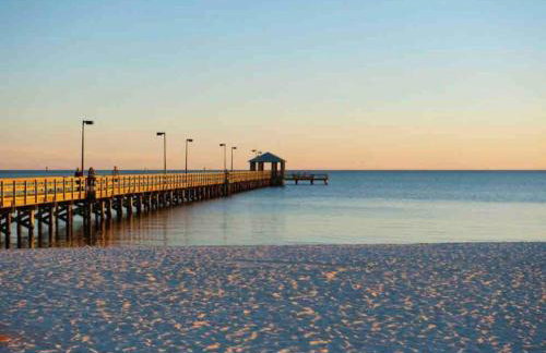 Old Town Bay St. Louis Outdoor Bar Area Game Room - Foto 22