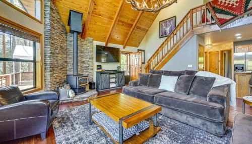 Furnished Deck and Forest Views Pine Retreat! - Foto 5